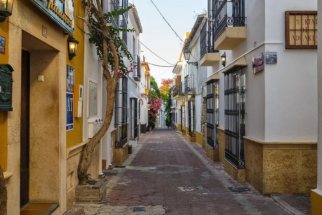**  Aparthotel Puerta De Aduares Marbella España