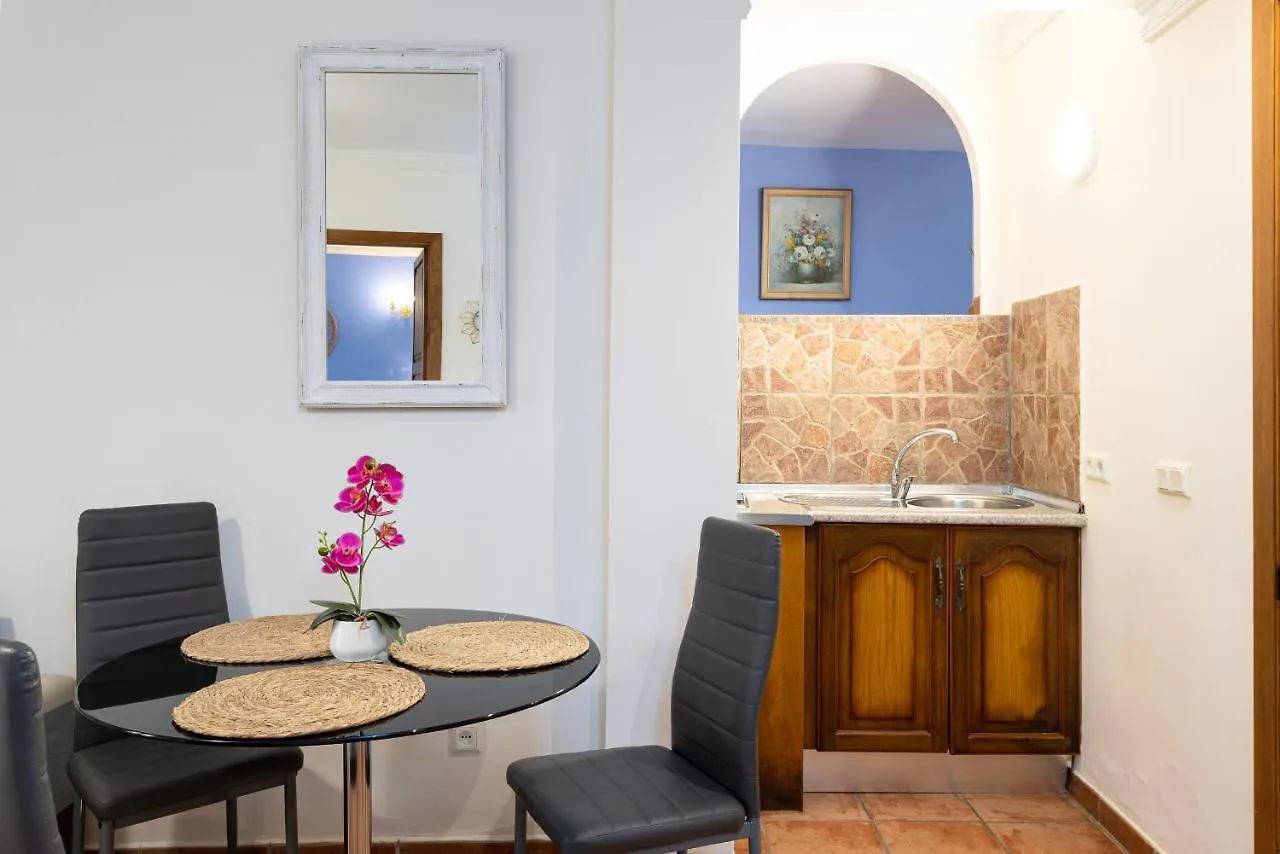 Puerta De Aduares Aparthotel Marbella 2*,